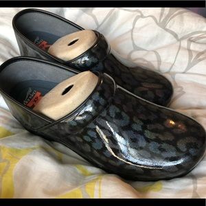 Dansko Pro XP Black Iridescent Leopard Clogs